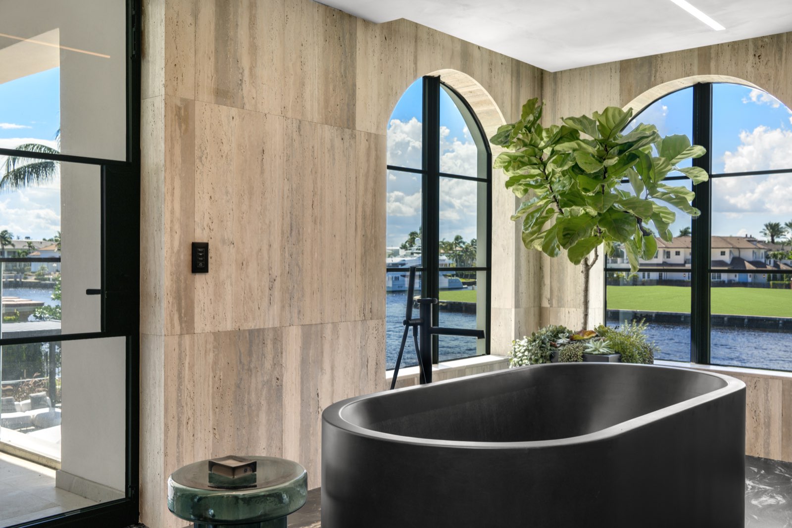 Boca Raton Spanish River — Her master tub